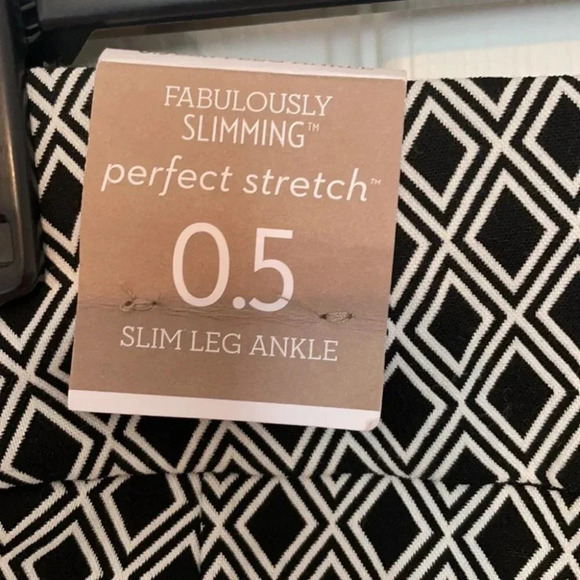 Chico’s Perfect Stretch Fab Slim Ankle Pants Black - Picture 5 of 10